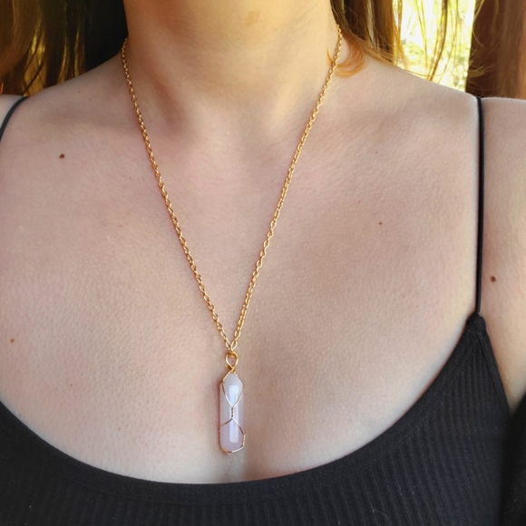NWOT Pink Quartz Crystal Necklace - Picture 3 of 12